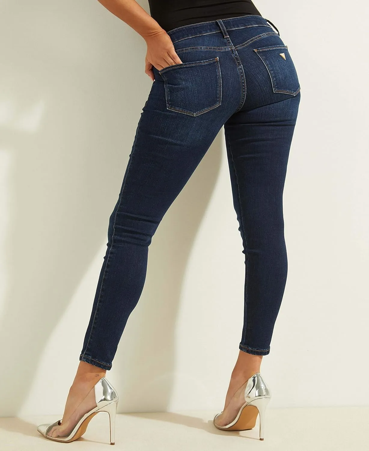 GUESS Women's Sexy Curve Mid-Rise Stretch Skinny Fit Jean