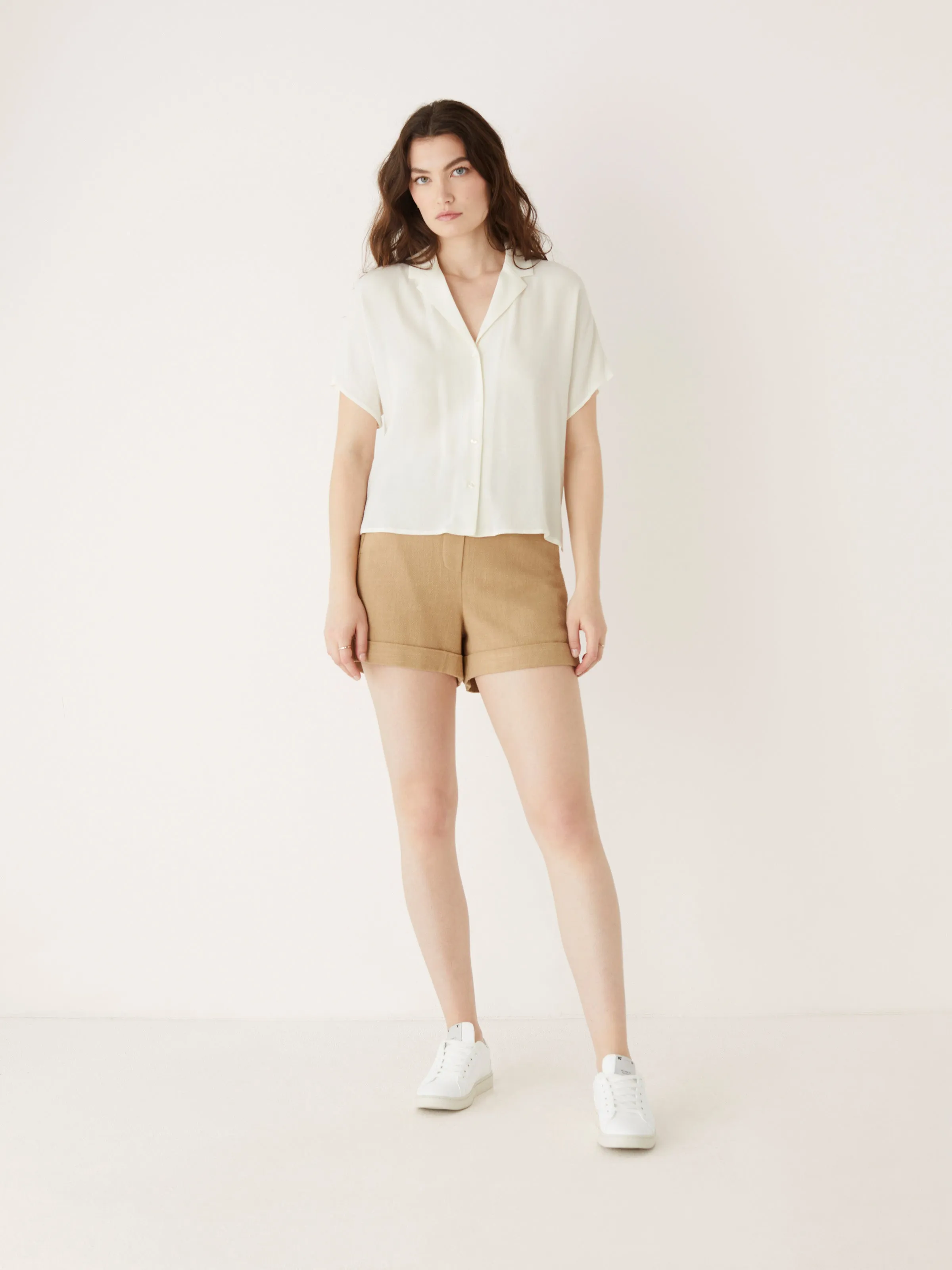 The Annie Linen Short in Light brown